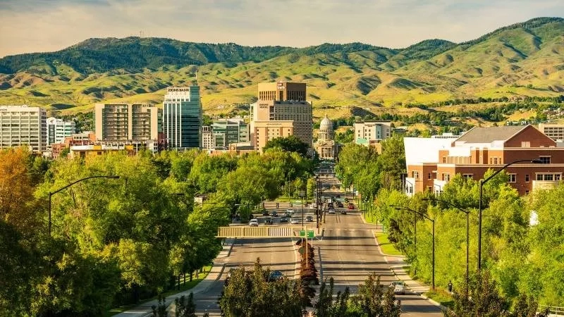 Vehicles driving on the road, with mountains in the background, in Boise, Idaho, in the United States.