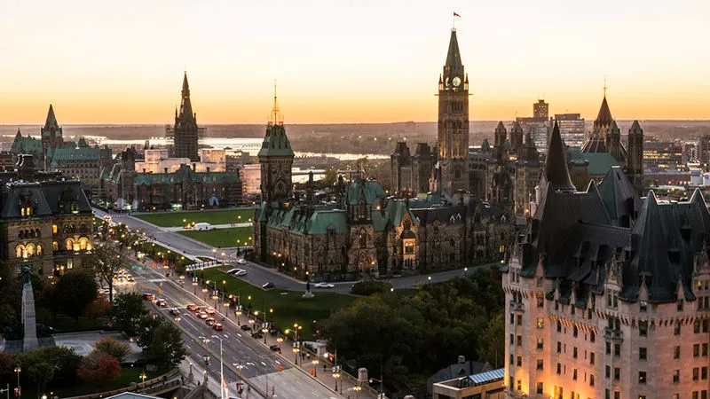 Panoramic view of downtown Ottawa with Parliament Hill at sunset. Credit: Ottawa Tourism.