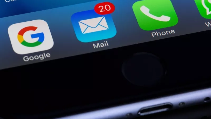 A phone screen showing four icons, Google, Mail, Phone, and Whatsapp, with a 20 badge on Mail.