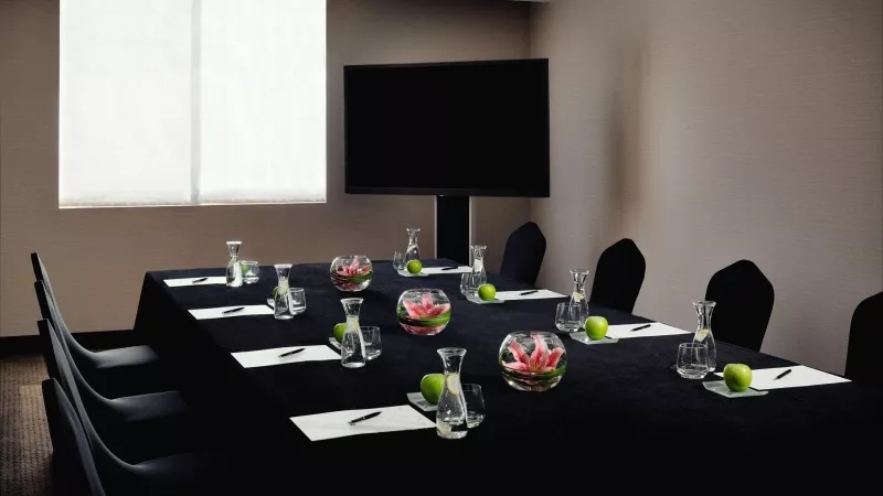 Movenpick Resort & Spa Jimbaran: Conference room with table and chairs, a TV, and a vase.