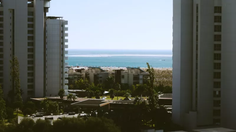 Aerial view of the Hotel in Punta Umbria with beach and ocean view, showcasing its architecture.
